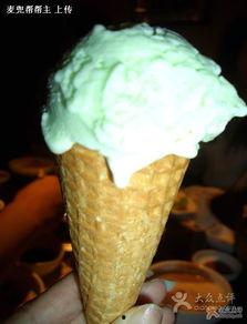 吃哈密瓜味冰淇淋,哈密瓜味冰淇淋的甜蜜诱惑